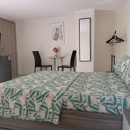 Casa Vacanza In Pieno Centro Storico Vicino Ostuni E La Riserva Di Torre Quaceto San Vito dei Normanni Exterior foto